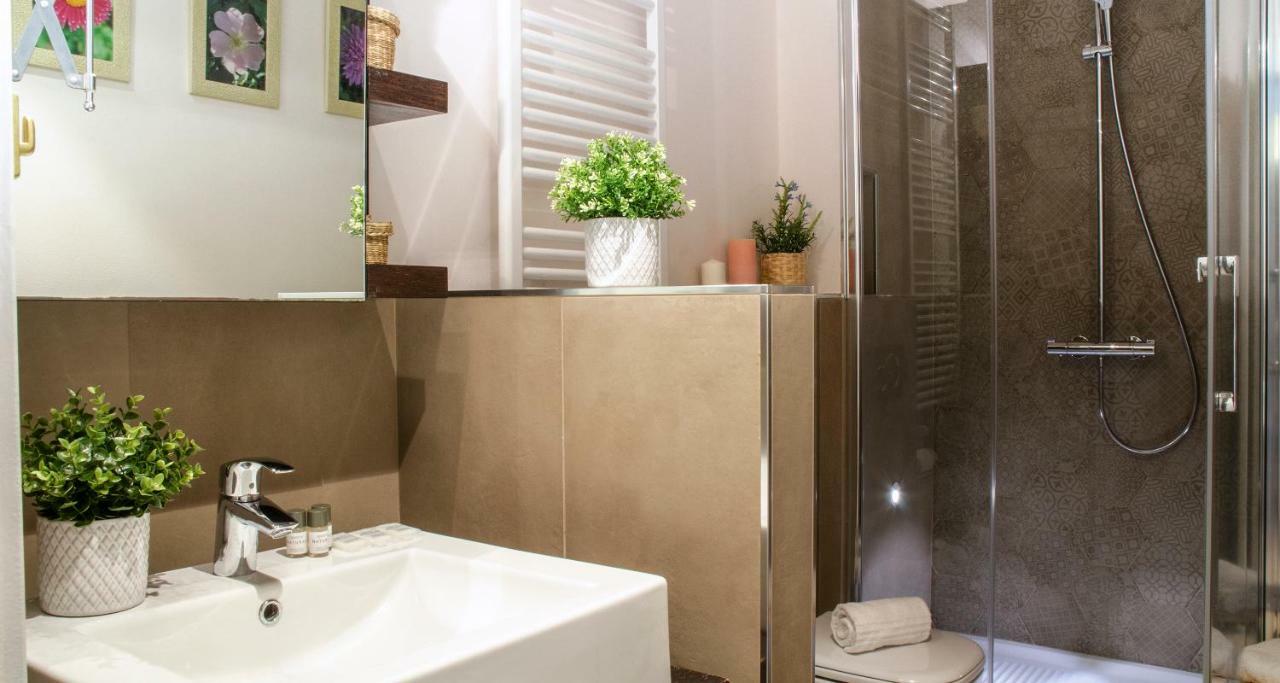 ALTIDO Charming 1BR Flat in Como Exterior foto