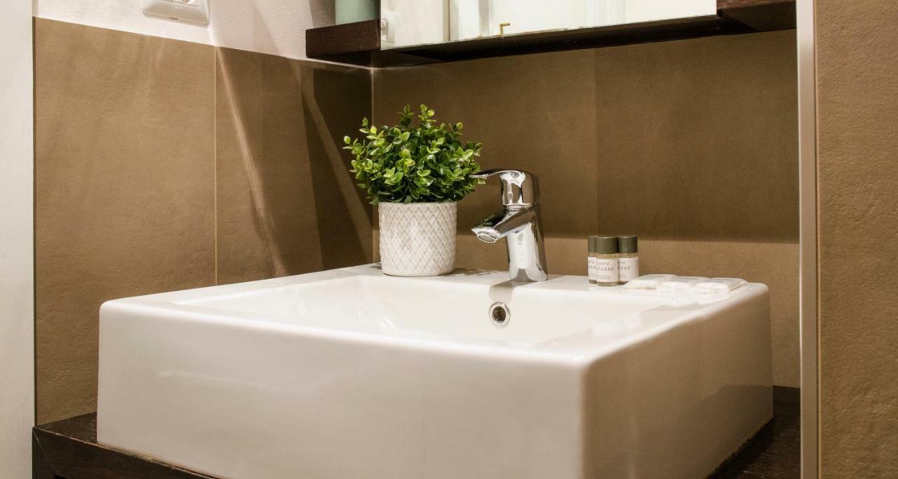 ALTIDO Charming 1BR Flat in Como Exterior foto