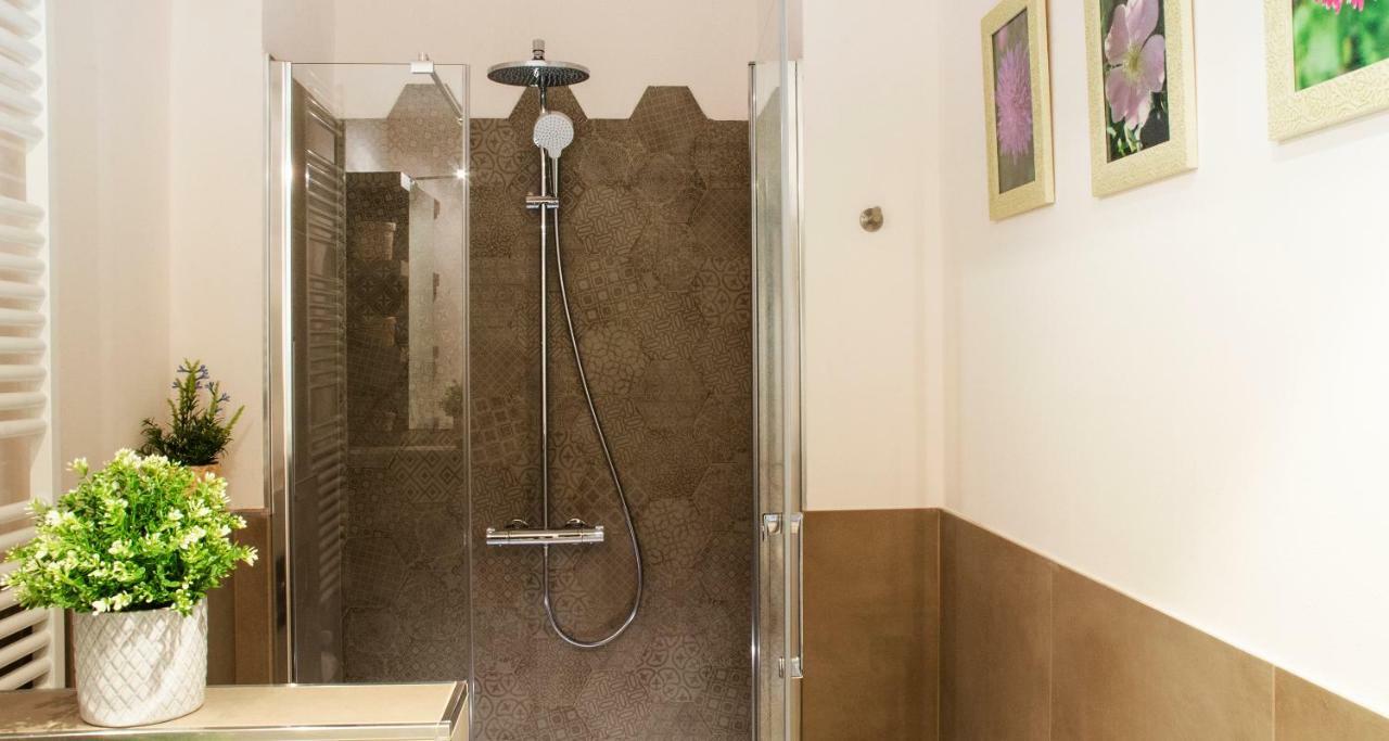 ALTIDO Charming 1BR Flat in Como Exterior foto